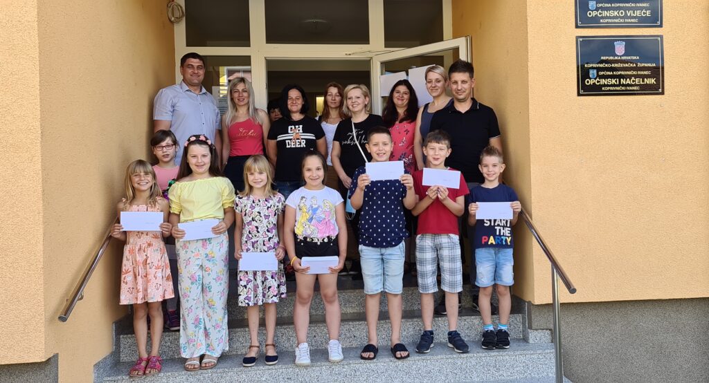 Nagrađivanje učenika Osnovne škole Koprivnički Ivanec koji su školsku godinu završili sa odličnim uspjehom