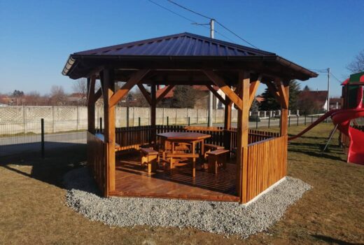 Izgrađene nove sjenice na dječjim igralištima u Koprivničkom Ivancu i Botinovcu