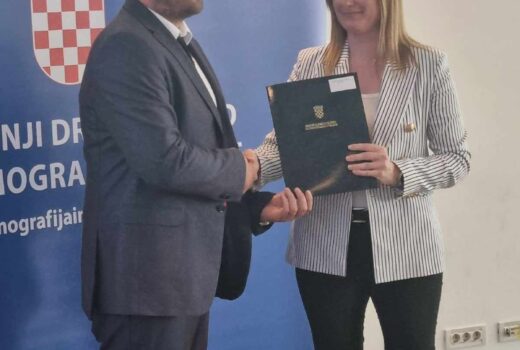 Općini Koprivnički Ivanec odobreno je 14.029,09 eura za nabavu kompletno novih sprava za dječje igralište koje se nalazi u sklopu postojećeg dječjeg vrtića u Koprivničkom Ivancu