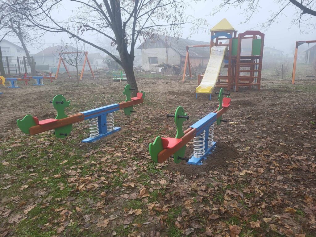 Postavljene nove sprave na dječje igralište kod postojećeg dječjeg vrtića u Koprivničkom Ivancu