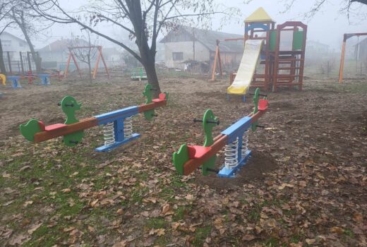 Postavljene nove sprave na dječje igralište kod postojećeg dječjeg vrtića u Koprivničkom Ivancu
