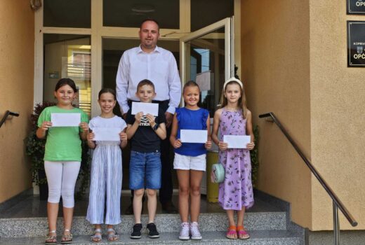 Prijem i podjela nagrada odličnim učenicima osnovnih škola od strane općinskog načelnika