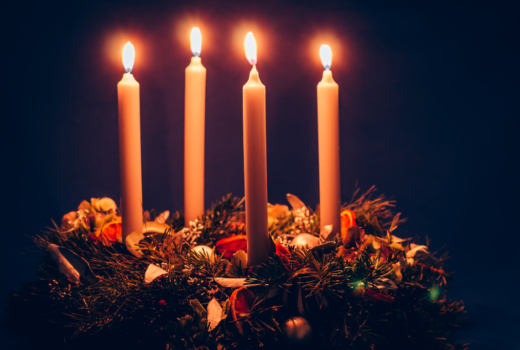 Poziv mještanima na paljenje četvrte adventske svijeće u Koprivničkom Ivancu ove subote, 20.12.2025. godine u 18:00 sati, kod kružnog toka, a za najmlađe je osiguran napuhanac u društvenom domu