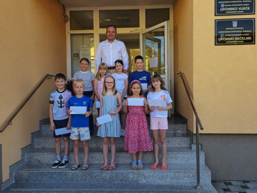Općinski je načelnik i ove godine podijelio nagrade odličnim učenicima osnovne škole