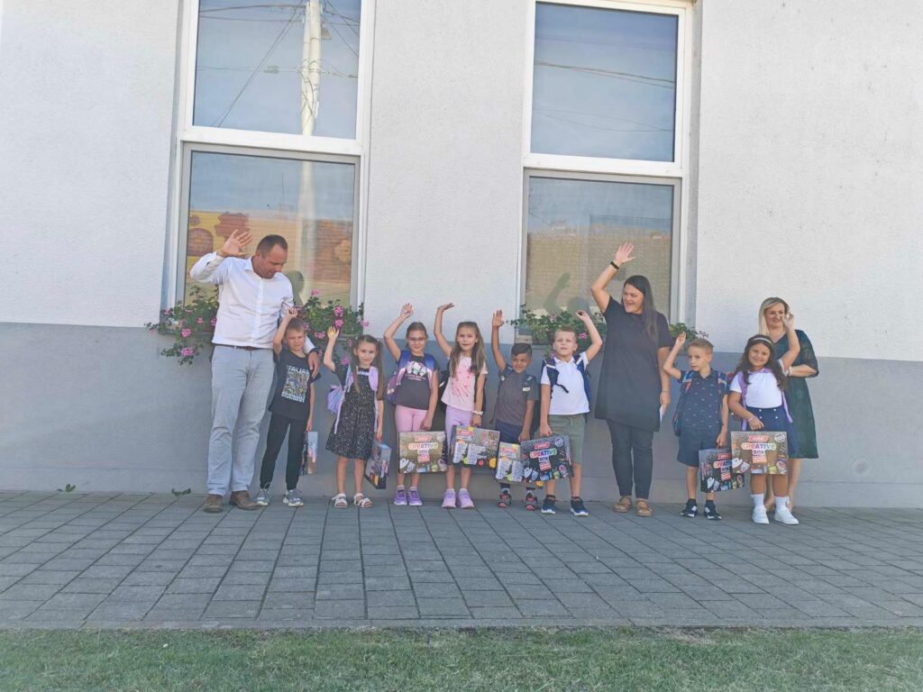 Općinski je načelnik podijelio poklone polaznicima prvog razreda Osnovne škole Koprivnički Ivanec